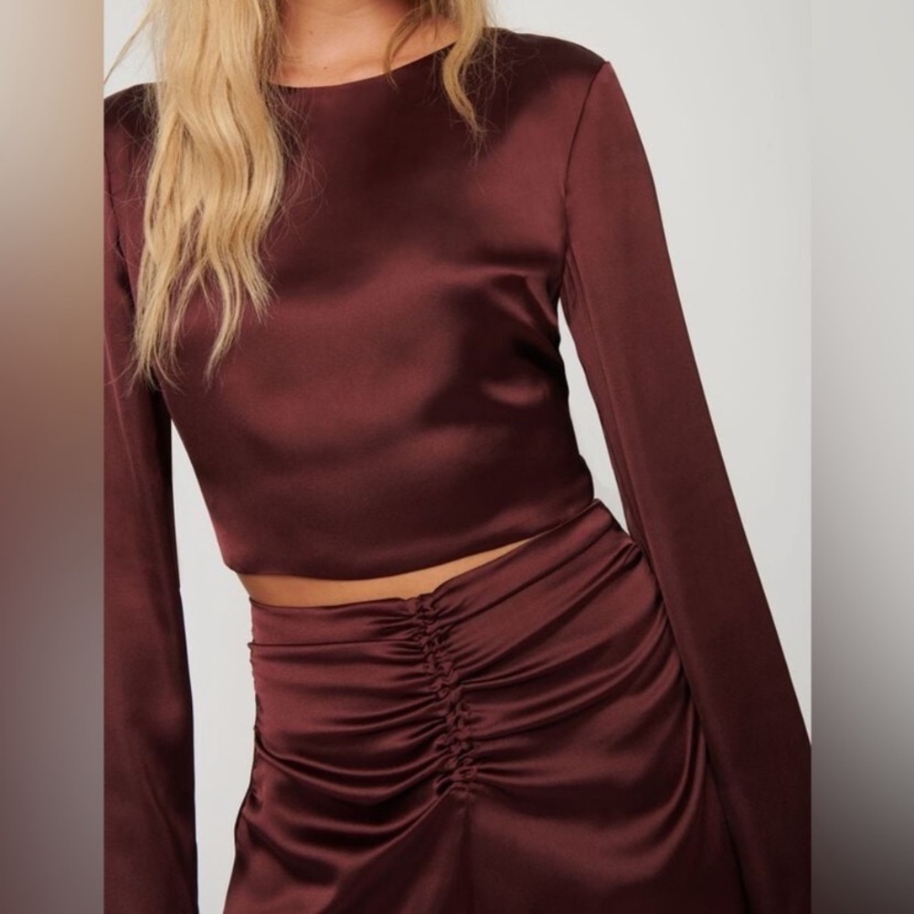 Dynamite Long Sleeve Satin Tie Back Crop Top - Wine Red, Size S